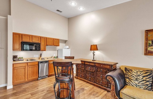 Nashville Condo | 3rd Floor Front Side Penthouse Suite - 303 by Grand Wood Suites