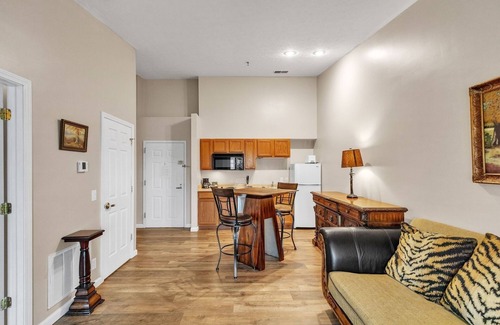 Nashville Condo | 3rd Floor Front Side Penthouse Suite - 303 by Grand Wood Suites
