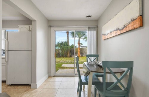 Ormond By The Sea Palt House | 3rd House from the Beach! Family-Friendly Home, Just 2-Min Walk to Ormond Beach.