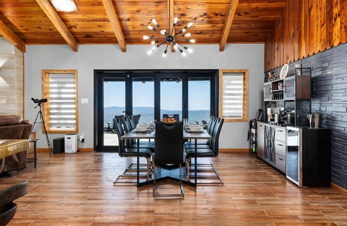 Coarsegold House | 4,000 SF Gated 20-Acre Luxe Estate – Game Studio, Panoramic Views, Pool, Hot Tub