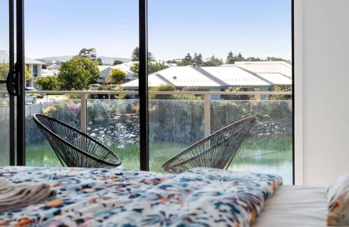 Victor Harbor House | 4-13 Central Dr Victor Harbor-No Linen Included