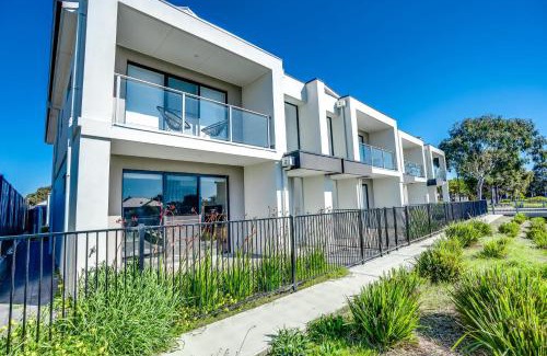 Victor Harbor House | 4-13 Central Dr Victor Harbor-No Linen Included