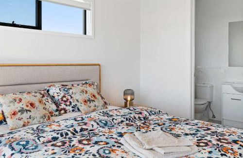 Victor Harbor House | 4-13 Central Dr Victor Harbor-No Linen Included