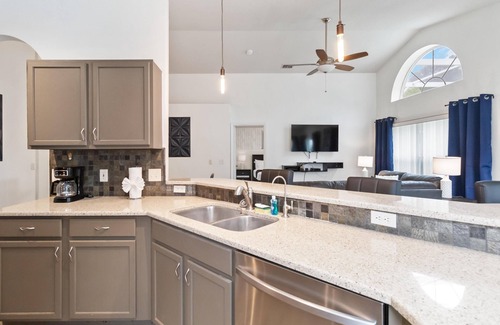 Bridgewater Crossing House | 4/2 Private Pool house near all famous attractions!