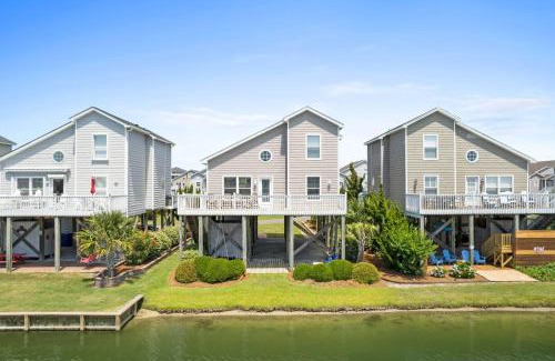 Ocean Isle Beach House | 4 BD 3 BA Cottage on Ocean Isle Beach with Water View & Community Pool!