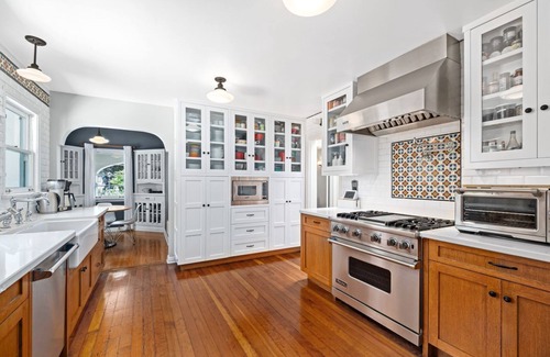 West Los Angeles House | 4 bd + 3 ba Westwood Spanish getaway: 1 king + 1 queen, fitness, office, outdoor