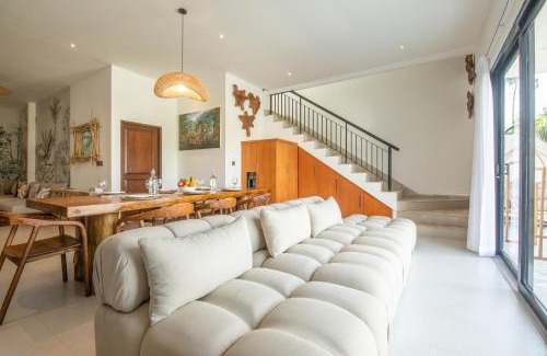 Batubelig Villa | 4 Bd Seminyak With Paddy View, Enclosed Living