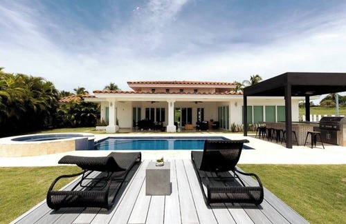 El Palmar Villa | 4 Bdr + 4 bthr apartment with private pool 👙/Beach access 🏖️