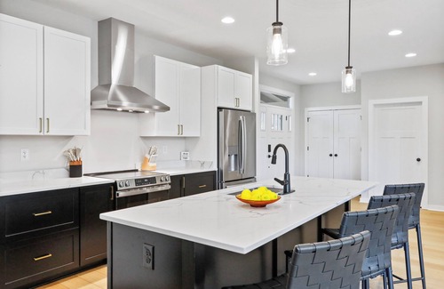 Mount Jackson House | 4 BDR New Modern & Spacious Mountain View Retreat - 5Min to Bryce Resort