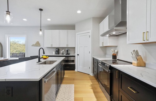 Mount Jackson House | 4 BDR New Modern & Spacious Mountain View Retreat - 5Min to Bryce Resort