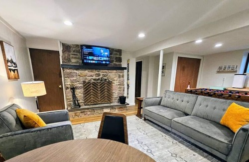 Lake Harmony Estates House | 4 Bdrm Mid Century Modern in Lake Harmony!