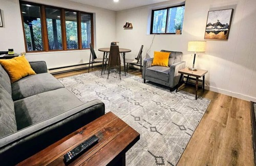 Lake Harmony Estates House | 4 Bdrm Mid Century Modern in Lake Harmony!