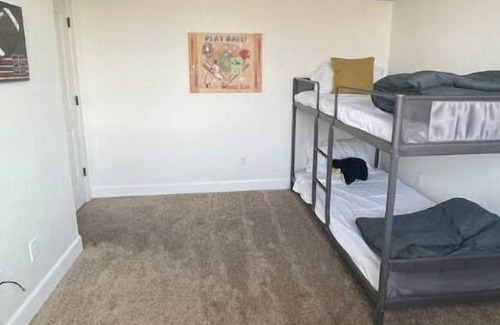 Clovis Villa | 4 bdrm villa w/cabana,pool,sauna,office& RV prkng