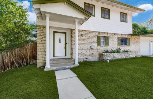 North San Antonio - SAT House | 4 Bdrms Heated Pool, Hot Tub, 10 Minutes to Downtown