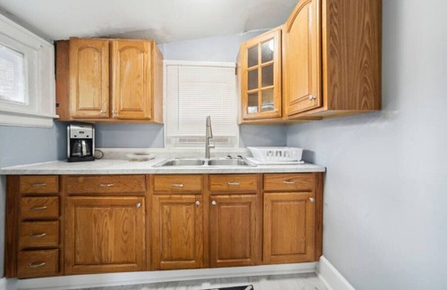 Akron Apartment | 4 Bed 1 Bath Apt in Akron's North Hill Area