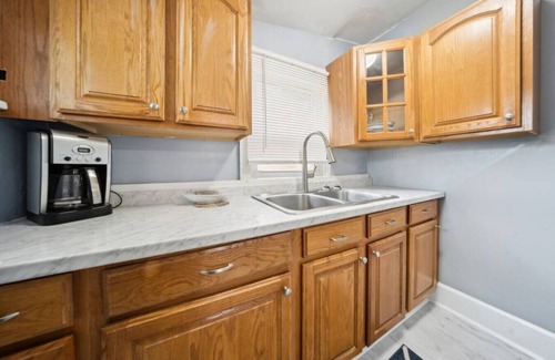 Akron Apartment | 4 Bed 1 Bath Apt in Akron's North Hill Area