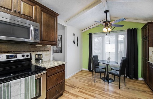 Millard House | 4 Bed; 2.5 Bath ; 940 Mbps ; Fenced Yard ; Grill
