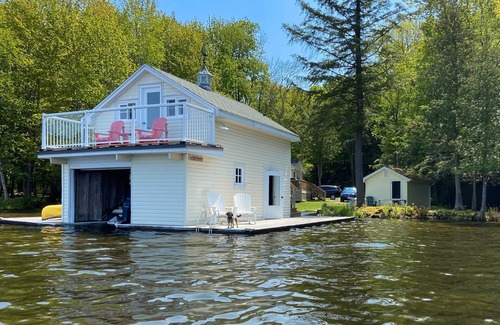 Muskoka Lakes Cottage | 4 bed 2 bath cottage on Lake Rosseau!