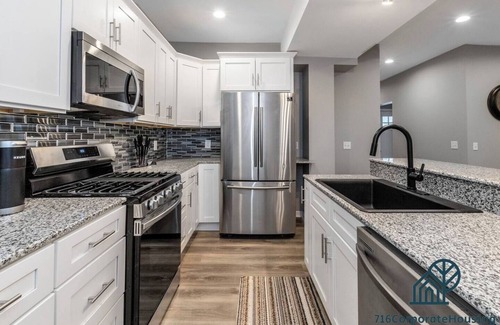 Front Park House | 4 Bed 2 Bath Single-Family House + Garage