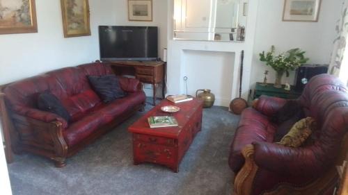 Dorchester House | 4 Bed-2 Bath-Sleeps 8-Large Garden-Pet Friendly