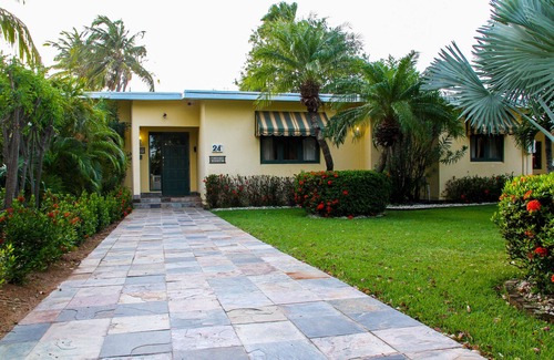 Koyari House | 4 Bed 2 Bath Tropical Aruba Villa Oasis Close To Everything!