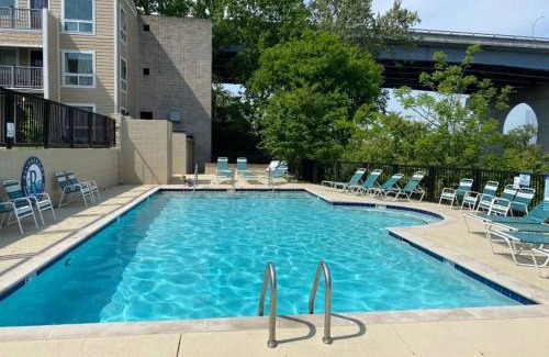 North Capitol Apartment | 4 Bed, 2 Bedroom plus POOL, Walk to Downtown and Germantown