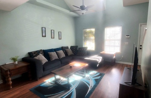 Tallahassee Condo | 4 Bed 3.5 bath with king bed and jacuzzi tub!