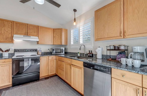 Northwest Arvada House | 4 Bed | 3 Bath | Parking* Shuffleboard &more