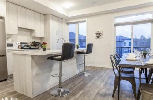 Cambridge House | 4 Bed 35 Bath-new-wifiwdpatio-privatespacy