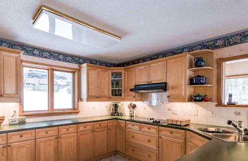 Muskoka Lakes Cottage | 4 bed 4 bath cottage on Lake Rosseau minutes from Port Carling!