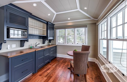 Muskoka Lakes Cottage | 4 bed 4 bath cottage on Lake Rosseau minutes from Port Carling!