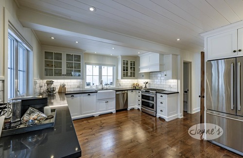 Port Carling Cottage | 4 bed 4 bath cottage on Indian River of Lake Muskoka