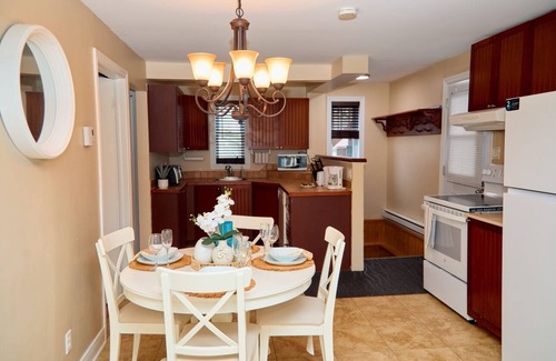 Saint-Jean-Sur-Richelieu House | 4-bedroom family home-Garden, Spa, BBQ, 3 free parking spaces!