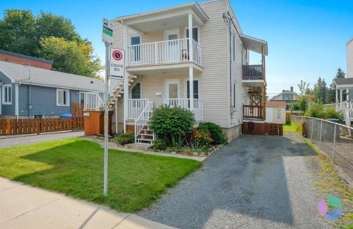 Saint-Jean-Sur-Richelieu House | 4-bedroom family home-Garden, Spa, BBQ, 3 free parking spaces!