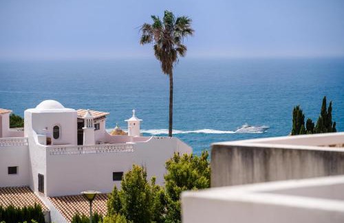 Alporchinhos Villa | 4-Bed Clifftop Beach House - Pool, Private Garden, Terrace & Paddle Boards