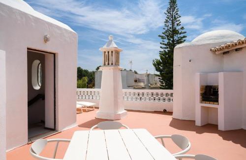 Alporchinhos Villa | 4-Bed Clifftop Beach House - Pool, Private Garden, Terrace & Paddle Boards