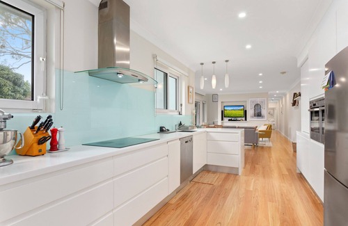Maroubra House | 4-Bed Coastal Family Vacation Haven with Garden