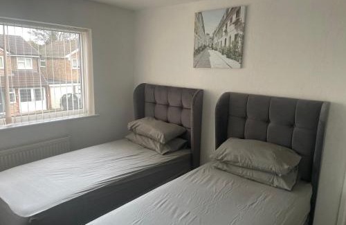 Stonnall House | 4 Bed Comfy House in Birmingham