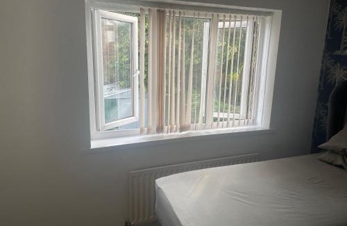 Stonnall House | 4 Bed Comfy House in Birmingham