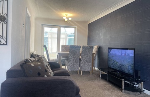 Stonnall House | 4 Bed Comfy House in Birmingham
