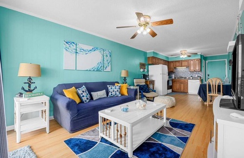 Myrtle Beach Apartment | 4-Bed Condo with Pool- Blue's Oceanview Escape