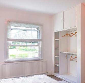 Richmond-upon-Thames House | 4-Bed Cottage Sleeps 8 Walk to Thames Garden