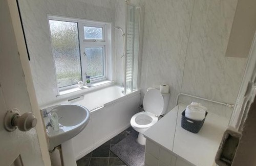 Acresford House | 4 Bed Family Home+Warwick Uni+4 Parking bays