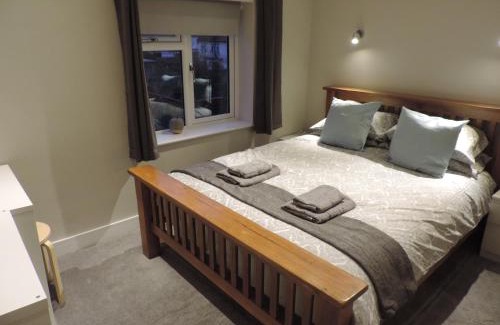 Rushmoor District House | 4 Bed Farnborough Air Accommodation