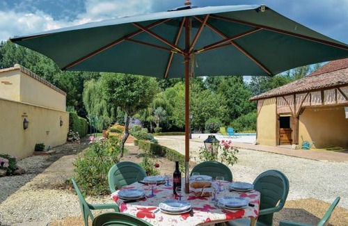 Saint-Pierre-d'Eyraud House | 4 bedroom accommodation in St Pierre d'Eyraud