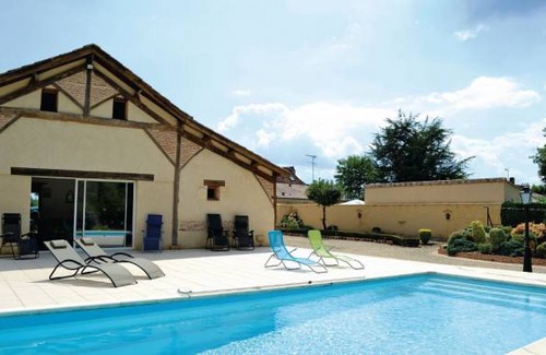 Saint-Pierre-d'Eyraud House | 4 bedroom accommodation in St Pierre d'Eyraud