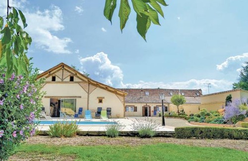 Saint-Pierre-d'Eyraud House | 4 bedroom accommodation in St Pierre d'Eyraud