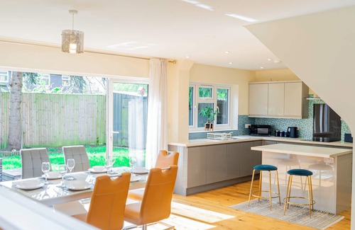 New Forest District House | 4-Bed Haven in Fawley – Ideal for extended stays, work trips, or family getaways. Spacious, fully furnished, and well-equipped for comfort and convenience. Your perfect home away from home.