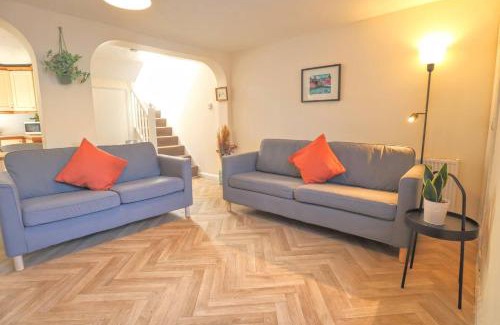 Folkestone House | 4 bed home 3 mins from harbour + sandy beach