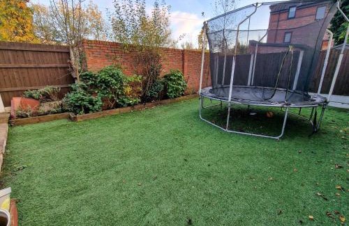 Trafford House | 4 Bed Home in Altrincham by City SuperHost